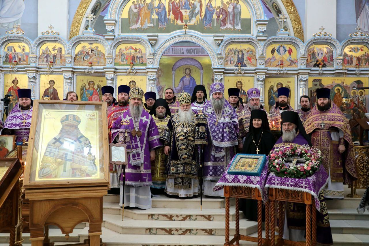 Митрополит Феодосий сослужил главе Среднеазиатского митрополичьего округа в день памяти святителя Луки Крымского