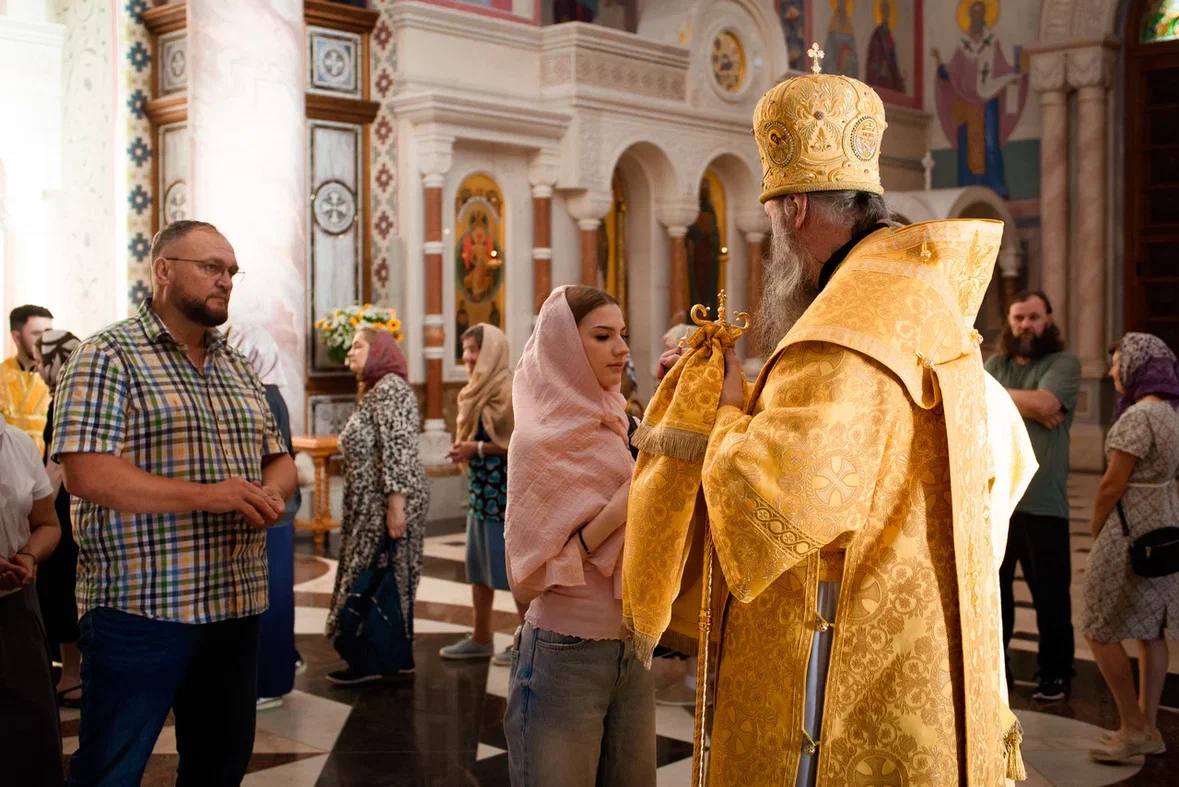 Митрополит Самарский и Новокуйбышевский Феодосий возглавил всенощное бдение в Софийском соборе г. Самары 