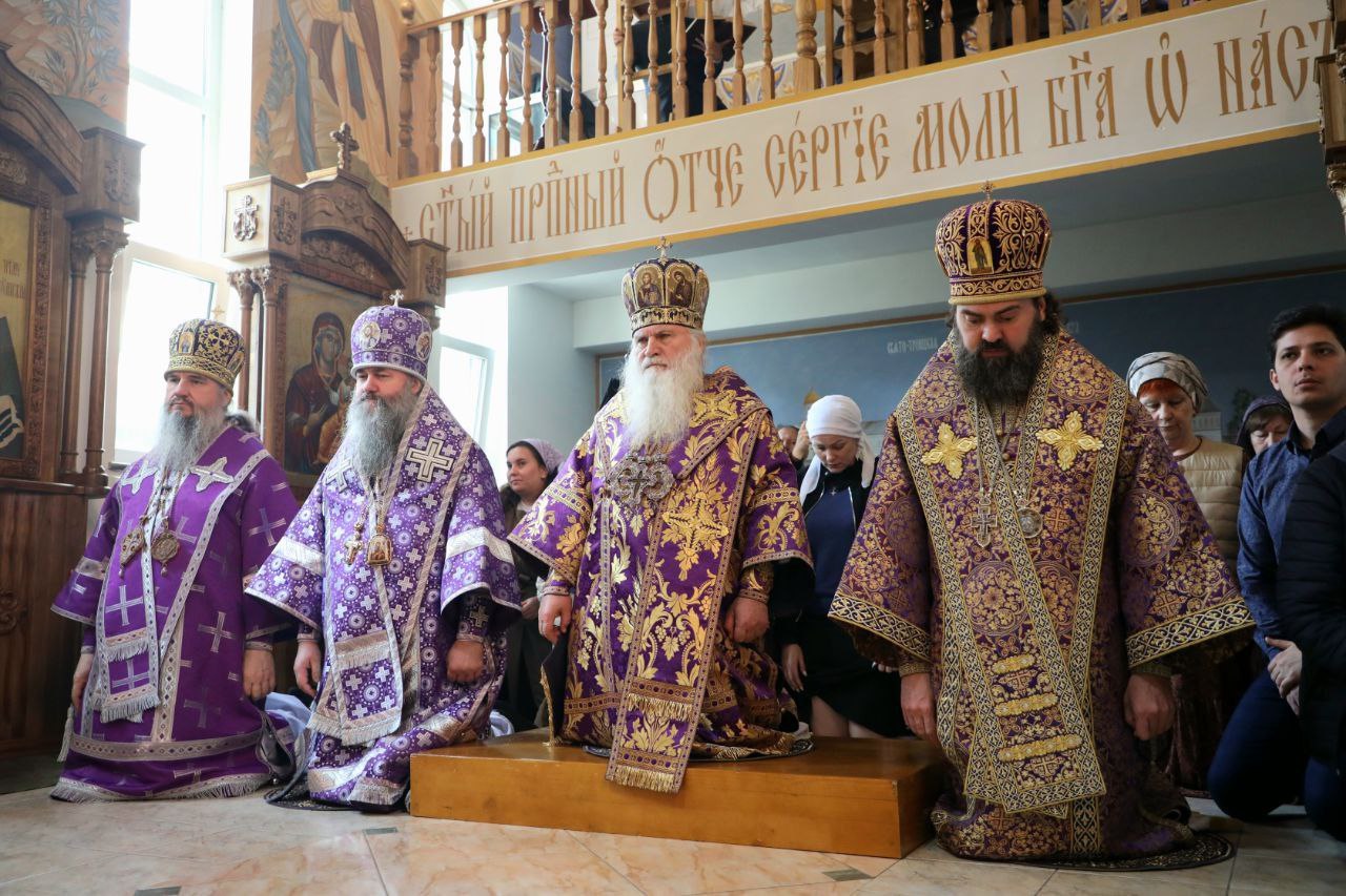 Митрополит Феодосий сослужил главе Среднеазиатского округа за Литургией в Ташкенте