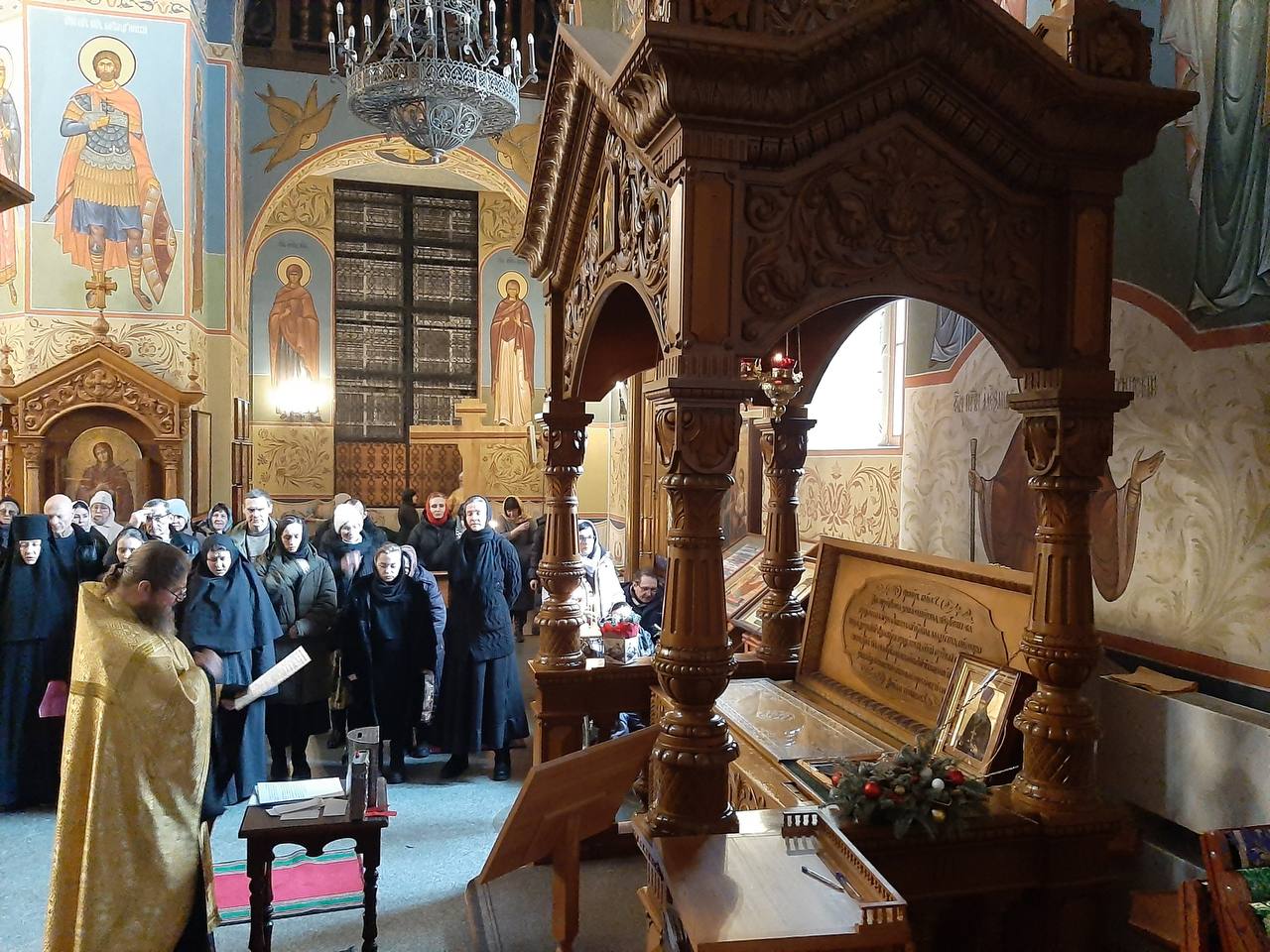В Иверском женском монастыре продолжается сбор свидетельств о чудесной помощи святого праведного Александра Чагринского