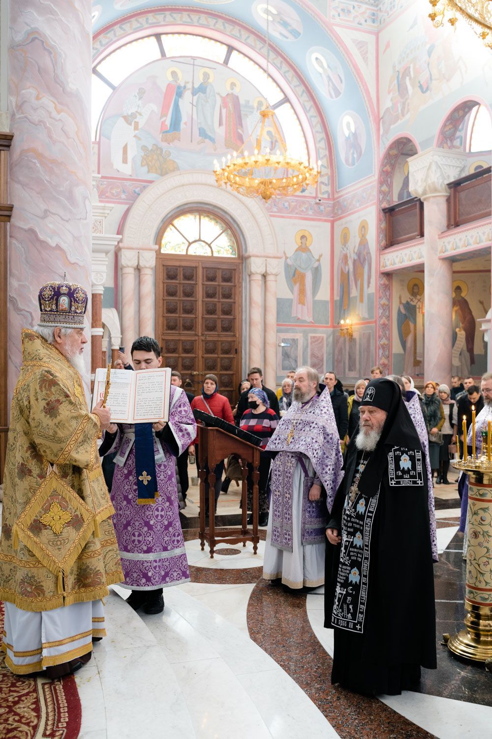 Митрополит Сергий совершил Литургию и постриг в великую схиму в Софийском соборе