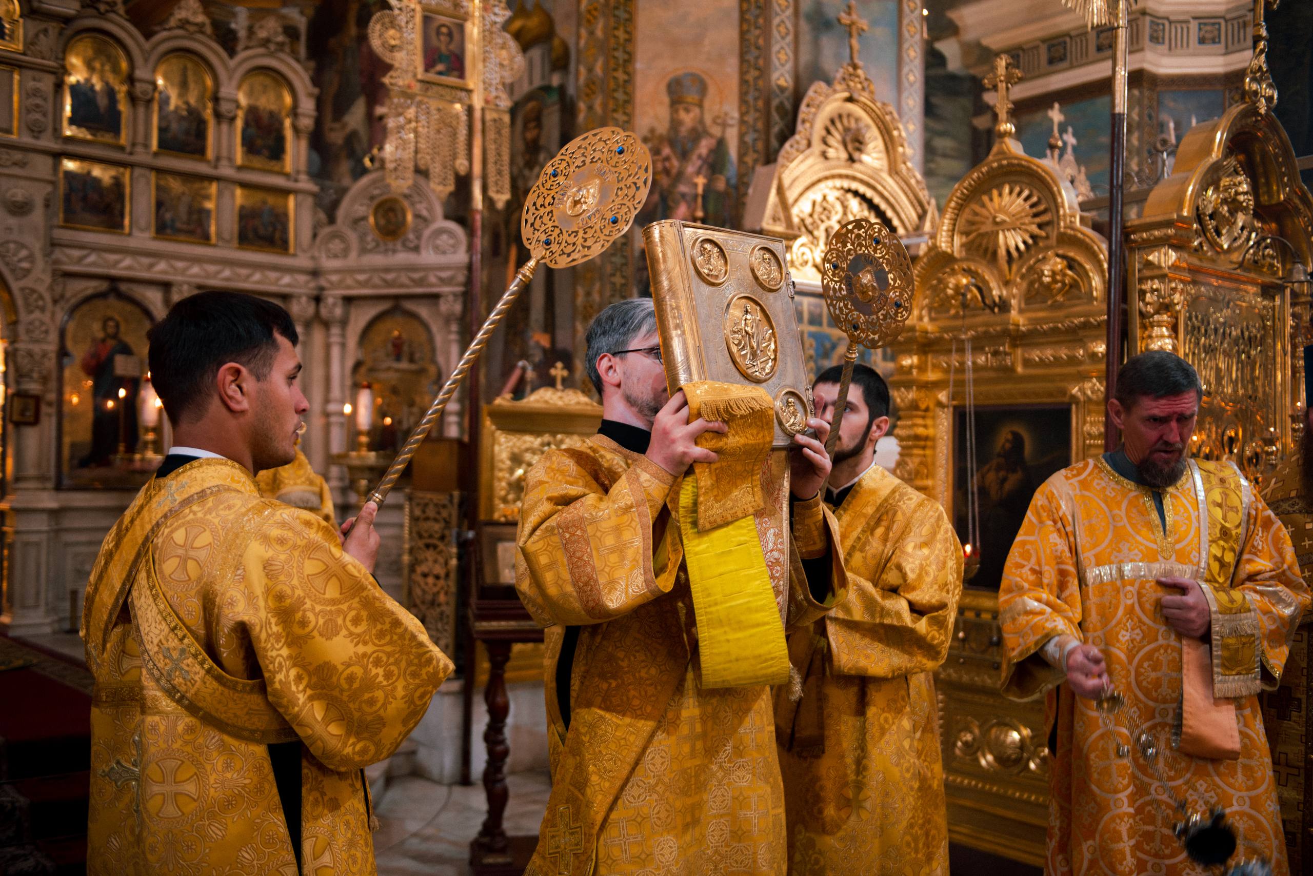 Божественная литургия в Покровском кафедральном соборе Самары