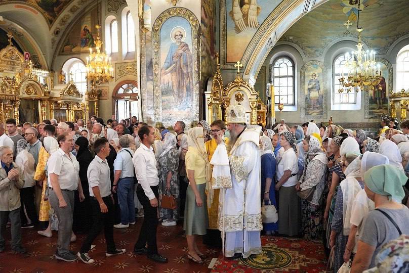 Митрополит Феодосий возглавил всенощное бдение в канун престольного праздника Петропавловского храма г. Самары