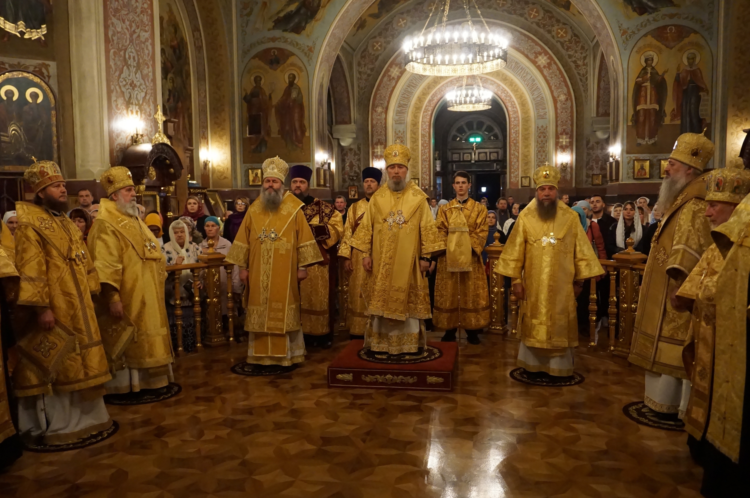 Митрополит Феодосий принял участие во всенощном бдении в кафедральном соборе Краснодара