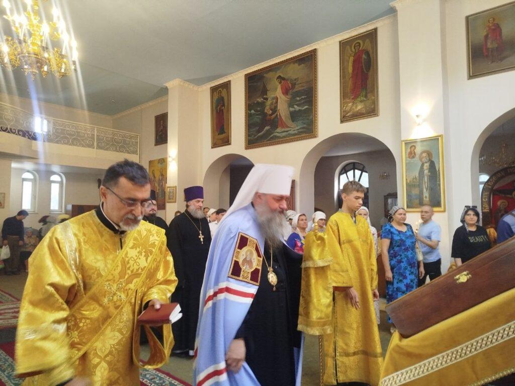 Митрополит Феодосий совершил Божественную литургию в Свято-Никольском кафедральном соборе Душанбе