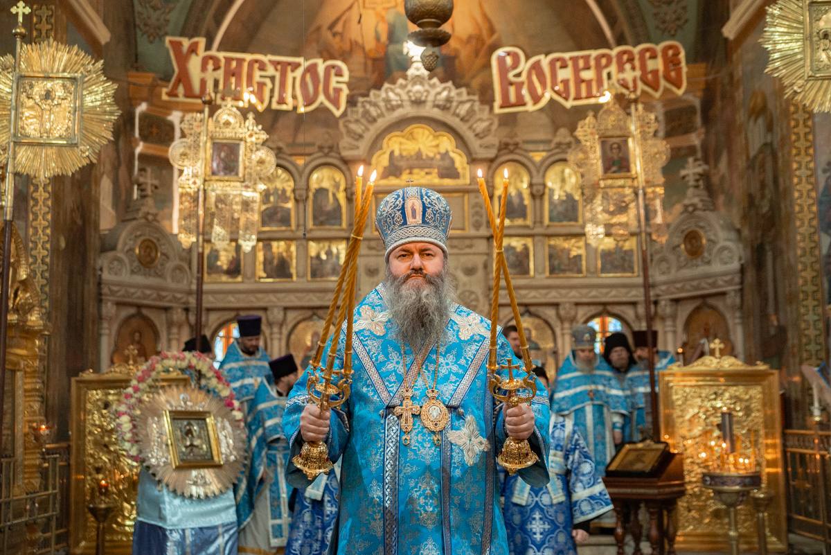 Божественная литургия в Покровском соборе