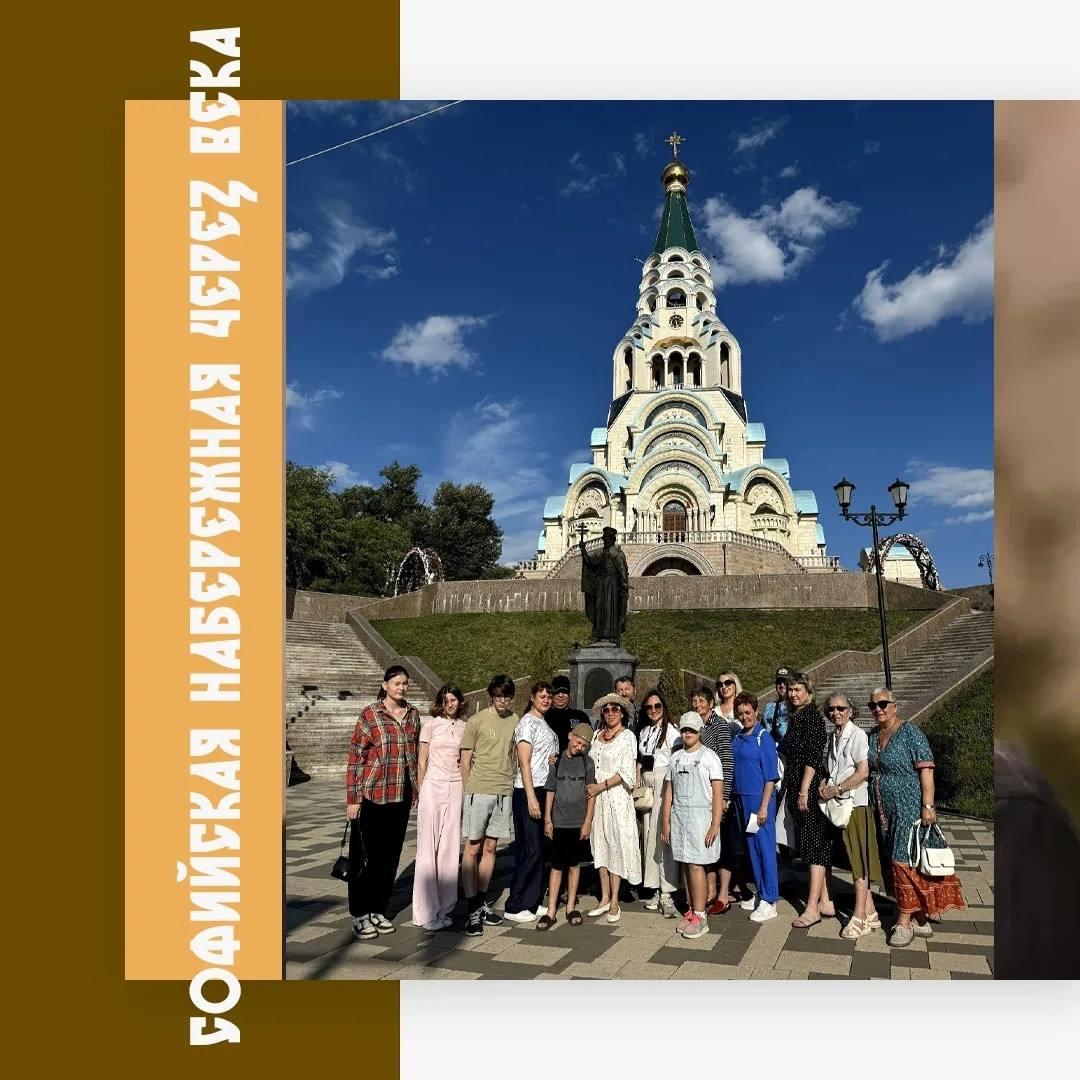 Для семей участников СВО провели экскурсию «Софийская набережная через века»