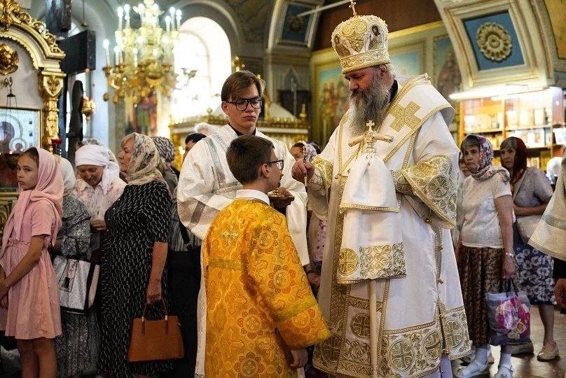 Митрополит Феодосий возглавил всенощное бдение в Петропавловском храме г. Самары