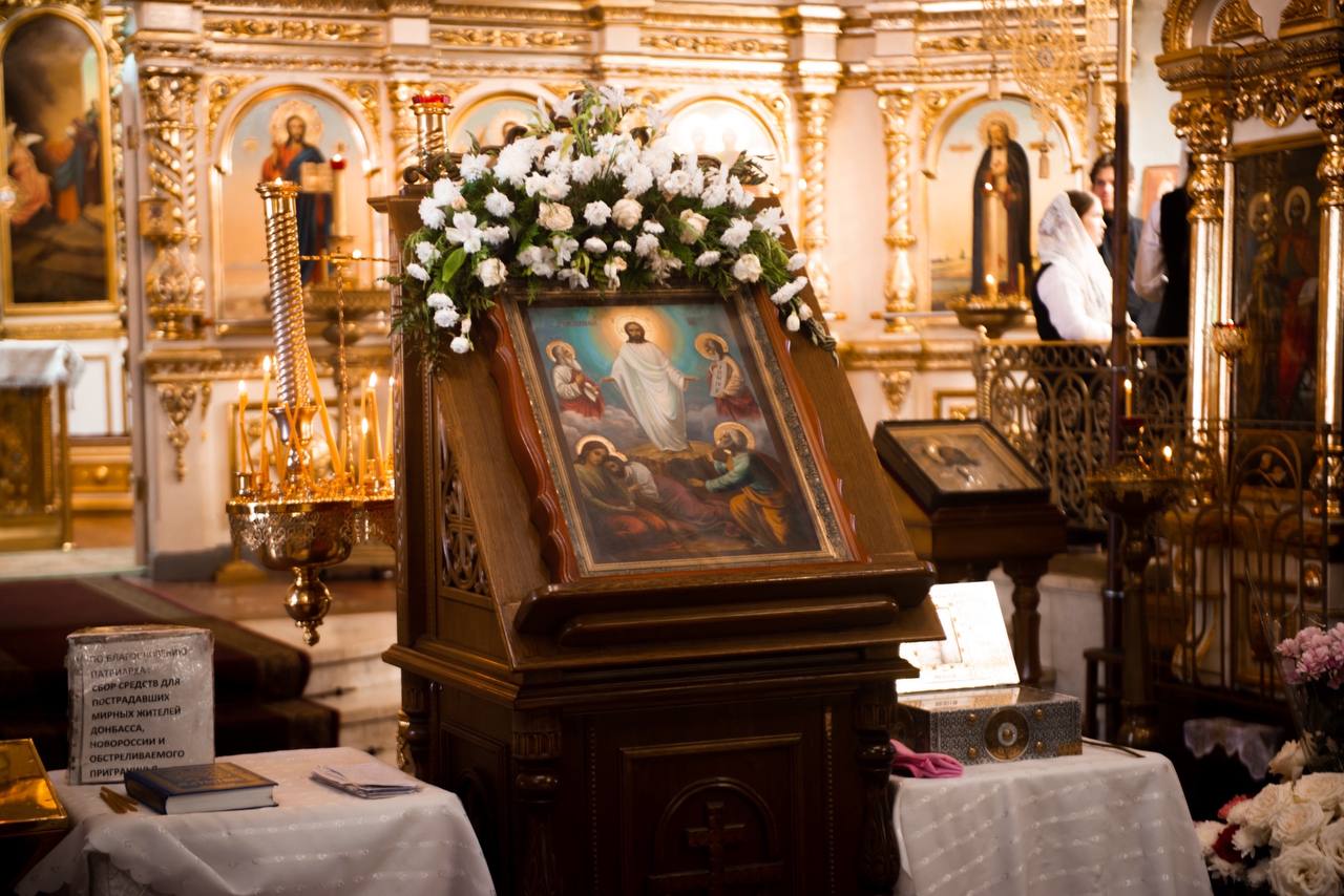 Митрополит Феодосий совершил молебен перед мощами блаженной Матроны Московской