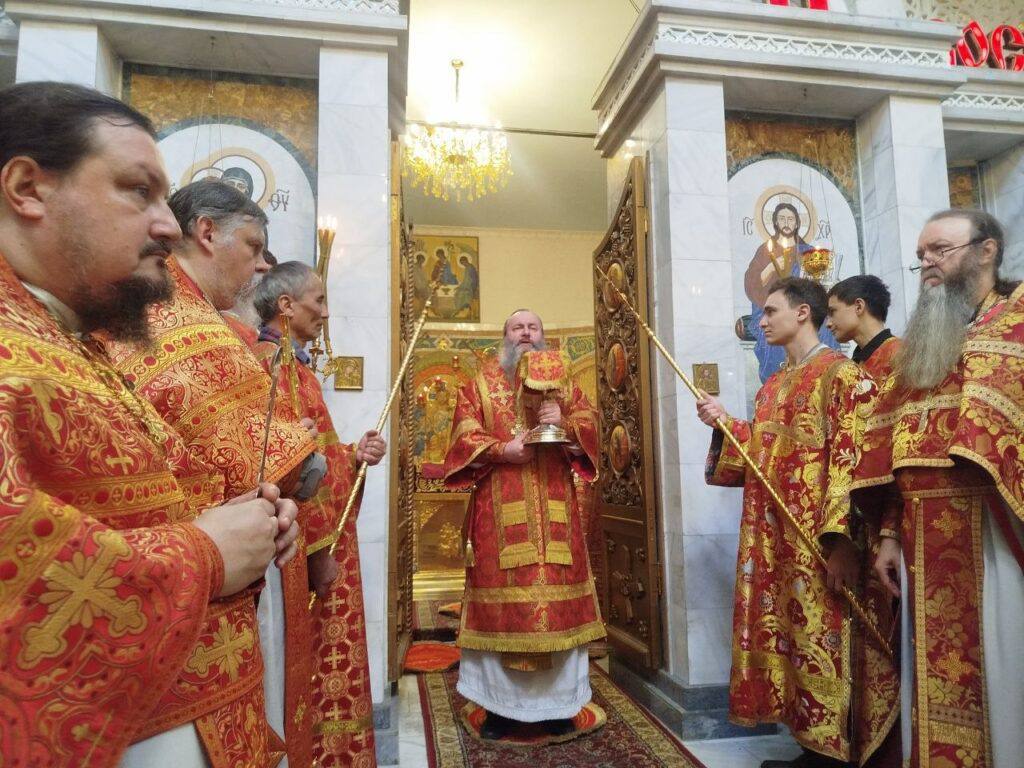 Митрополит Феодосий сослужил главе Среднеазиатского округа и принял участие в открытии Дома милосердия в Душанбе