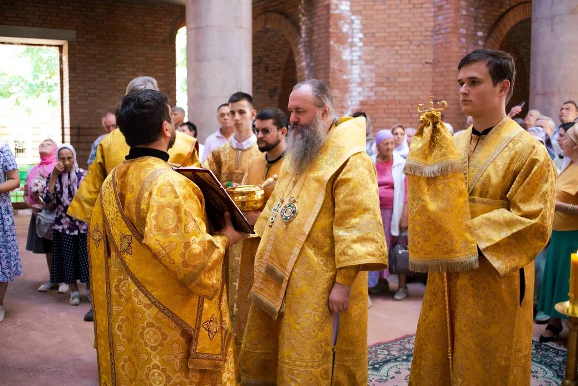 Божественная Литургия в храме в честь Иоанна Предтечи