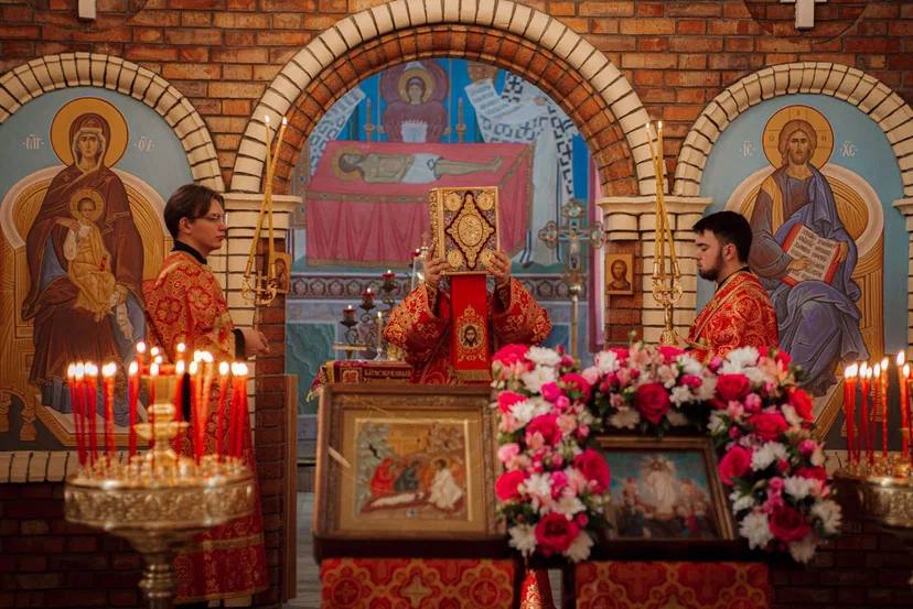 Архиерейское всенощное бдение по случаю престольного праздника в храме в честь святых жен мироносиц г. Самары