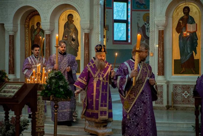 Архиерейское вечерние заупокойное богослужение в Софийском соборе г. Самары