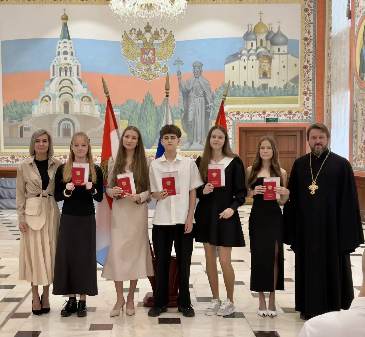 Вручение аттестатов выпускникам девятых классов в гимназии «Кириллица»