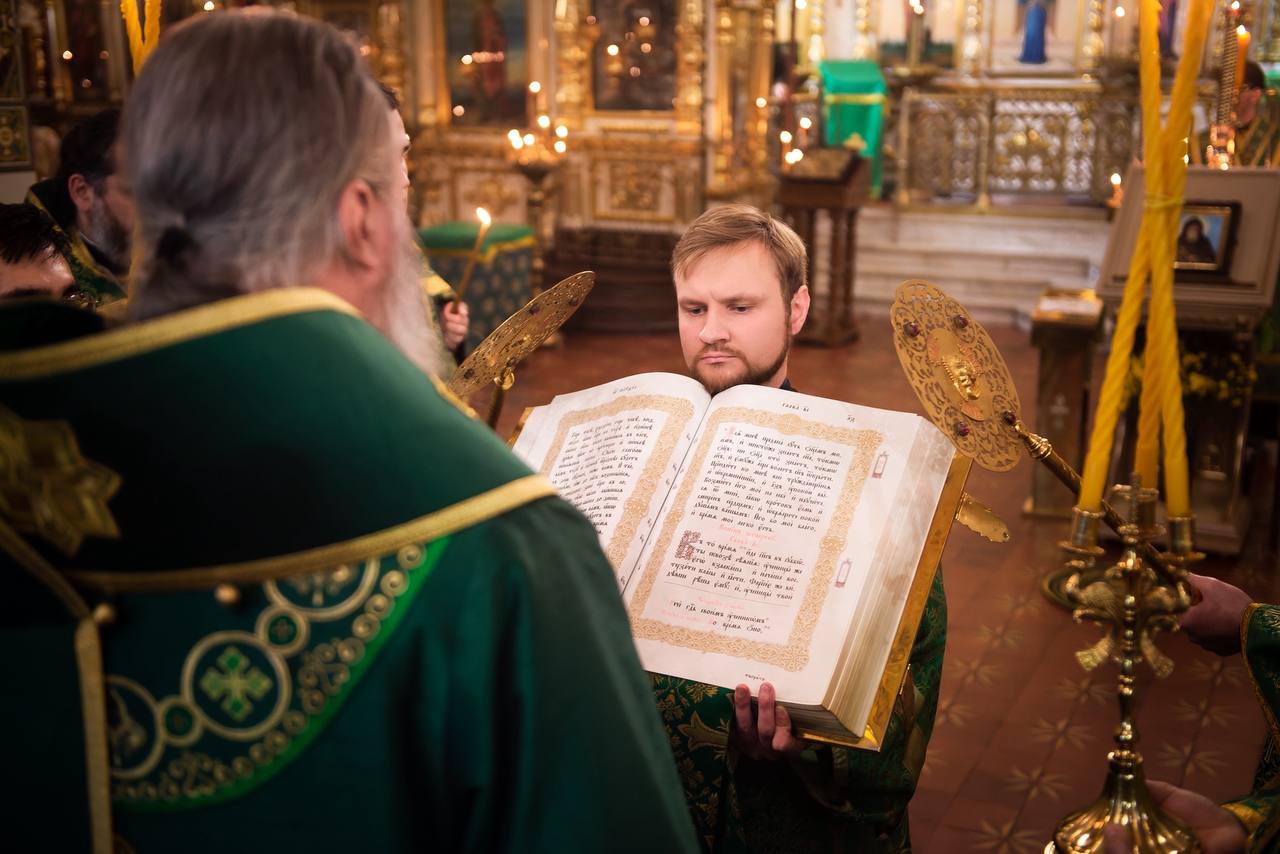 Митрополит Феодосий возглавил вечернее богослужение в Петропавловском соборе г. Самары