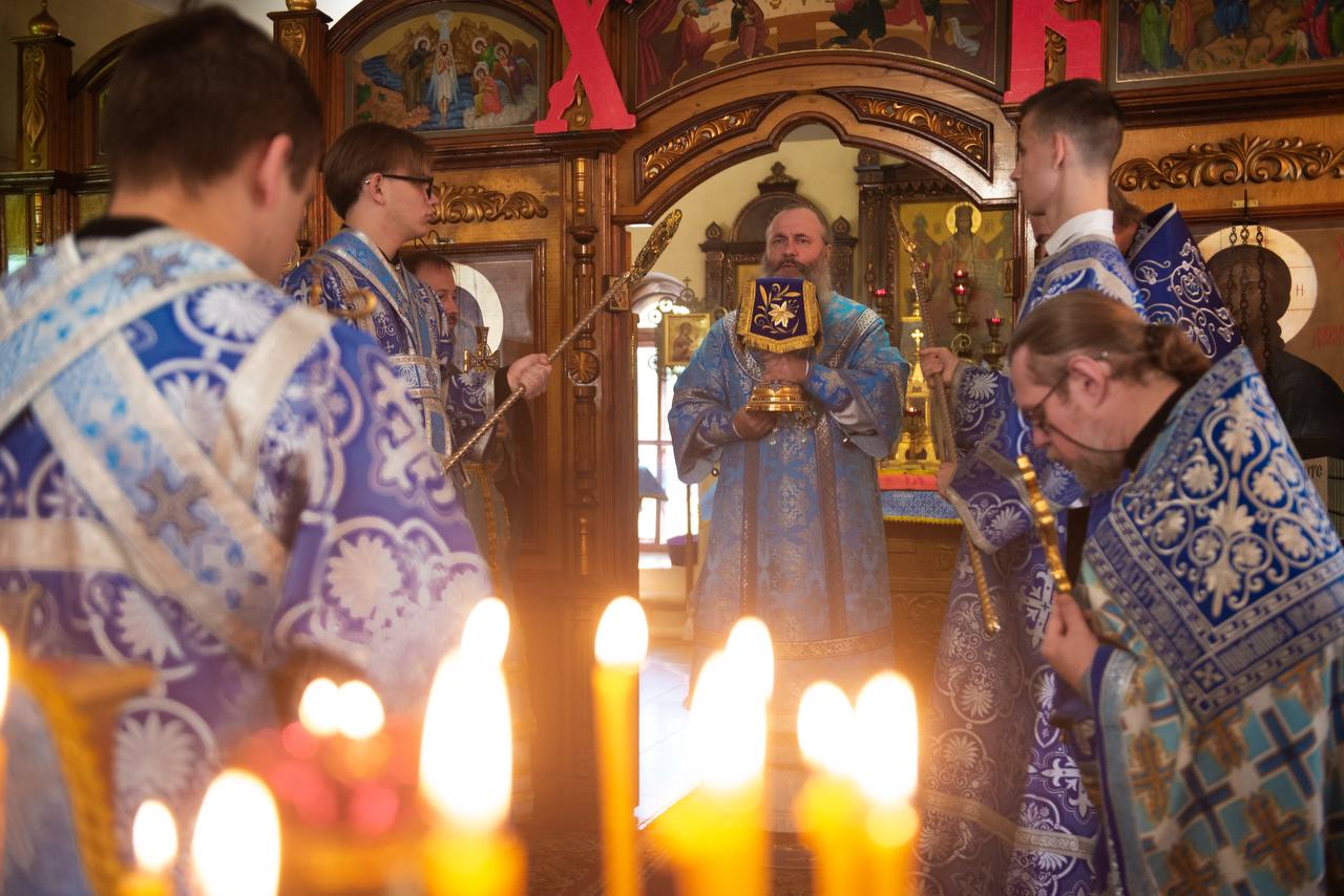 Божественная литургия в Пантелеимоновском храме Самары