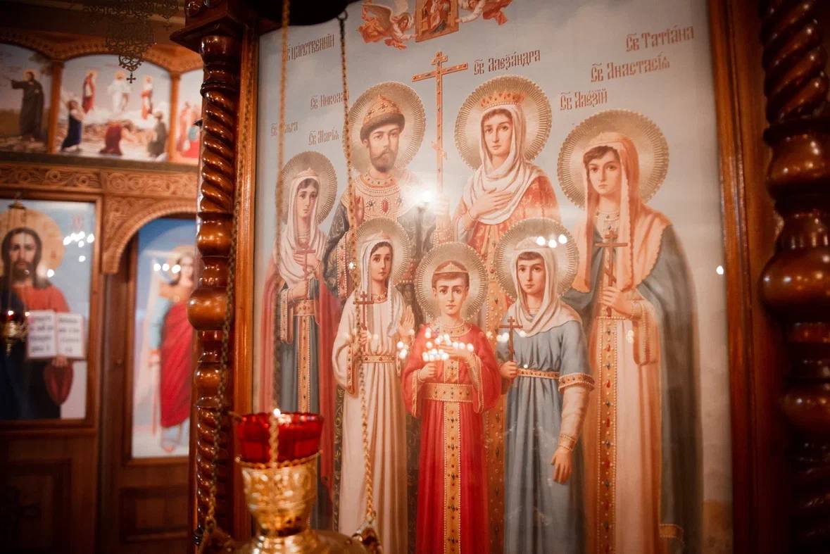 Божественная лиутргия в храме святых Царственных страстотерпцев