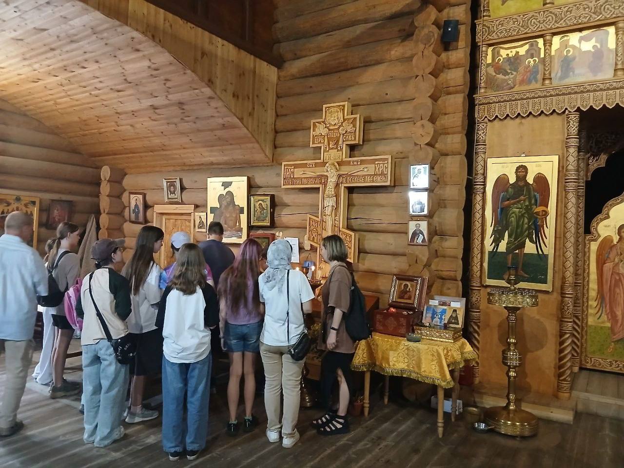 Экскурсия для учащихся центра детского творчества «Премьера» в храме в честь иконы Божией Матери «Умиление»