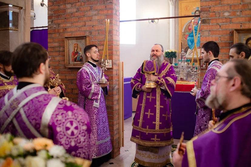Божественная литургия в храме Матроны Московской п. Гранный