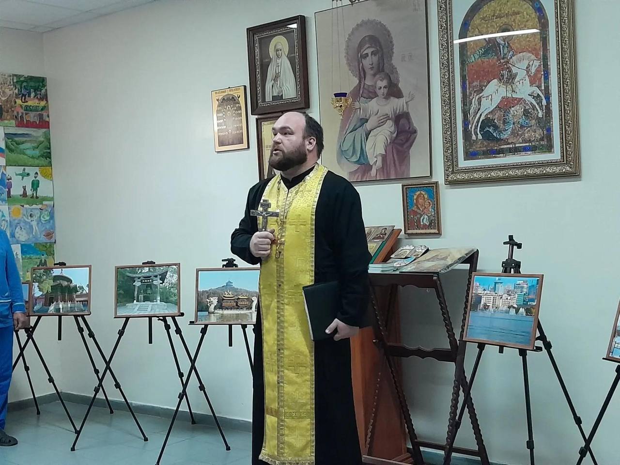 В военном госпитале в Рощинском совершён молебен о здравии военнослужащих
