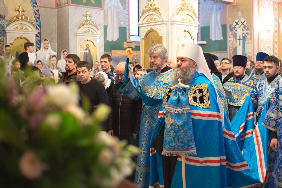 Божественная литургия в Сретенском храме